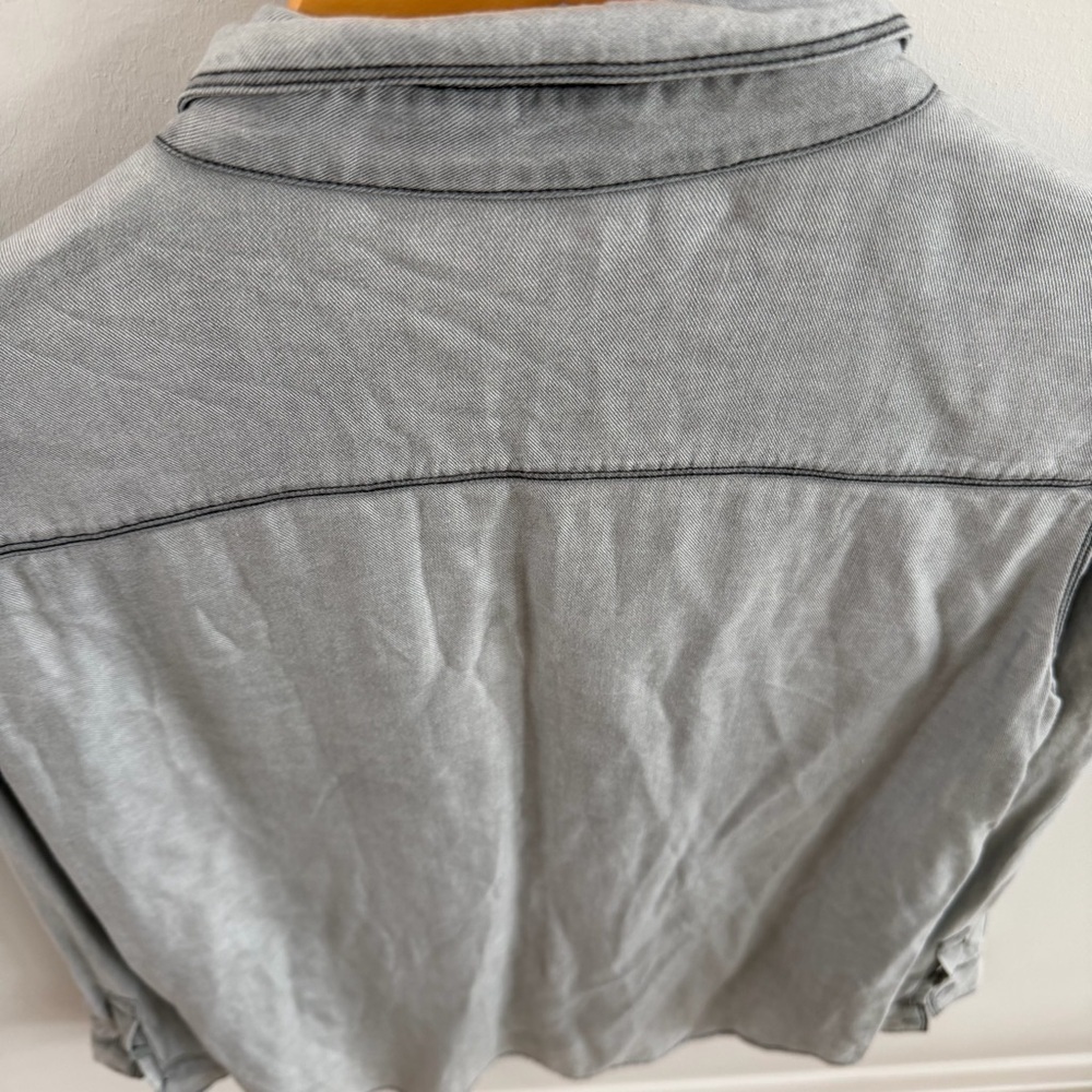 Aritzia Talula Gray Button-Down Shirt – 100% Rayon Soft Long Sleeve Size small - Picture 5 of 9